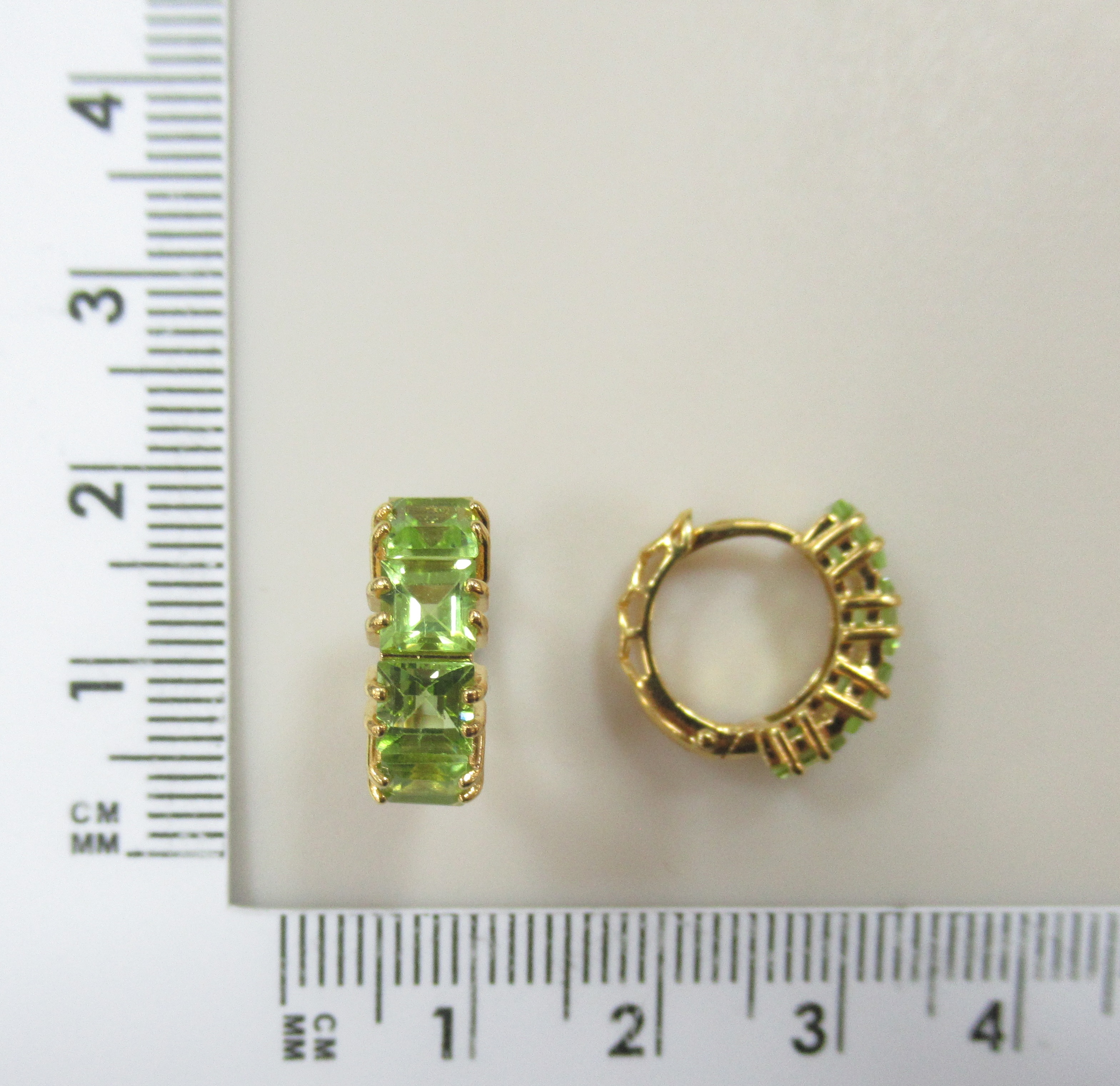 Серебряные серьги-конго с хризолитами